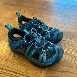 Teva size 11 closed toe sandles